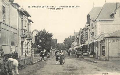 CPA FRANCE 44 " Pornichet, L'Avenue de la Gare vers la station"