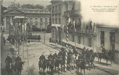 CPA FRANCE 44 " Nantes, La Fête Dieu en 1903, les dragons"