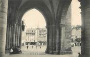 19 Correze / CPA FRANCE 19 "Tulle, le parvis de la Cathédrale"