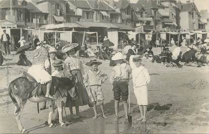 CPA FRANCE 44 "La Baule, Scène de plage" / ANE