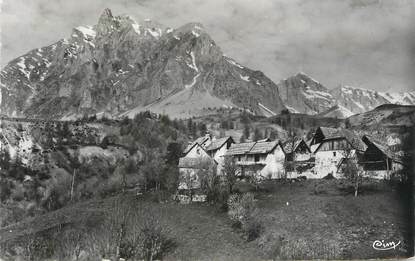 CPSM FRANCE 06 " St Martin d'Entraunes, Prapelet et les Aiguilles de Pélens"