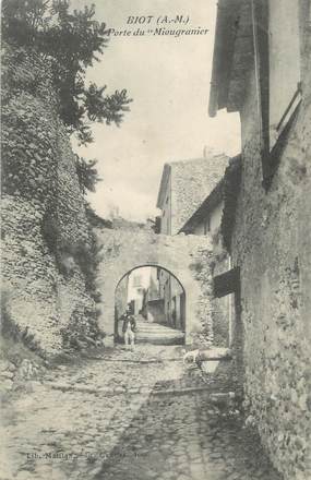 CPA FRANCE 06 " Biot, Porte du Miougranier"