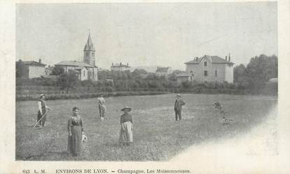 CPA FRANCE 69 " Champagne, Les moissonneuses'