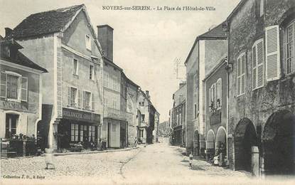 CPA FRANCE 89 "Noyers sur Serein, la Place de l'Hotel de Ville"