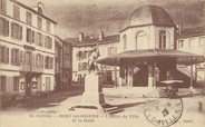 19 Correze / CPA FRANCE 19 "Bort les Orgues, l'hôtel de ville et la Halle"