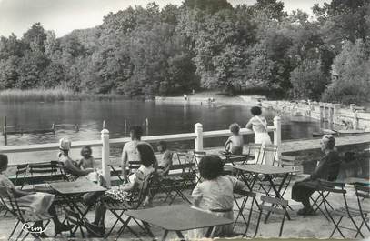 CPSM FRANCE 38 " Morestel, La plage de Roche et sa terrasse"