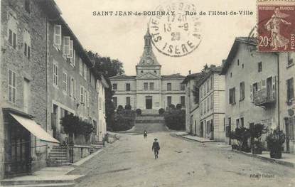 CPA FRANCE 38 " Saint Jean de Bournay, Rue de l'Hôtel de Ville"