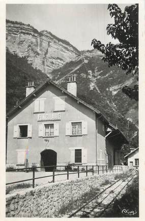 CPSM FRANCE 38 " Montfort, Vue générale du Funiculaire et la Gare"