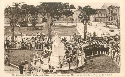 CPA GUADELOUPE "Pointe à Pitre, le monument aux morts"