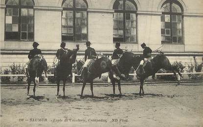 / CPA FRANCE 49 "Saumur, école de cavalerie, croupades" / CHEVAL