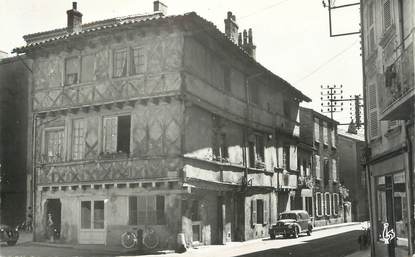 CPSM FRANCE 42 "Charlieu, La Place St Philibert, la vieille maison du boucher"