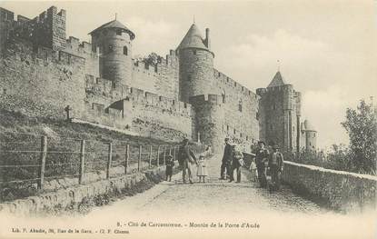 CPA FRANCE 11 " Carcassonne, La cité, Montée de la Porte de l'Aude"