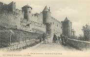 11 Aude CPA FRANCE 11 " Carcassonne, La cité, Montée de la Porte de l'Aude"
