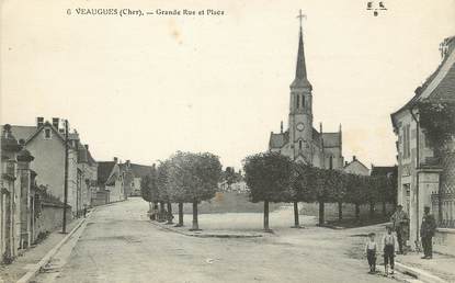 / CPA FRANCE 18 "Veaugues, grande rue et place"