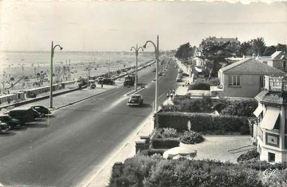 CPSM FRANCE 44 " Pornichet, La plage et le remblai vers la Baule"