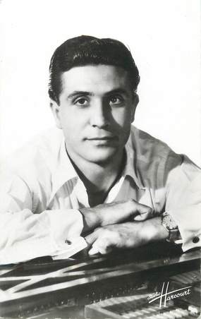 CPSM ARTISTE "Gilbert Bécaud"