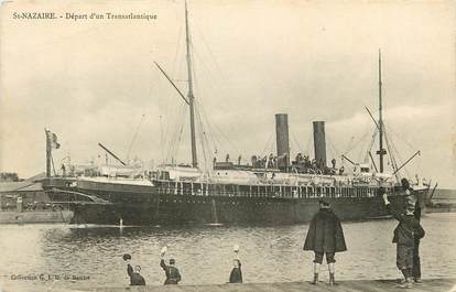 CPA FRANCE 44 "Saint Nazaire, départ d'un transatlantique"