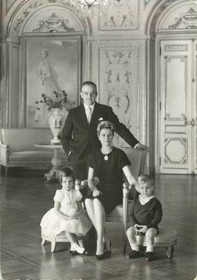 CPSM FAMILLE ROYALE " Monaco, Le Prince Rainier III, la Princesse Grace, le Prince Albert et la Princesse Caroline"