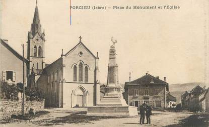 CPA FRANCE 38 "Porcieu, Place du Monument aux morts et l'église"