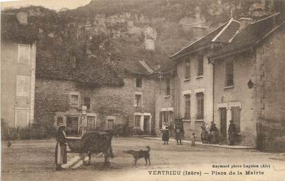 CPA FRANCE 38 "Vertrieu, La place de la Mairie"