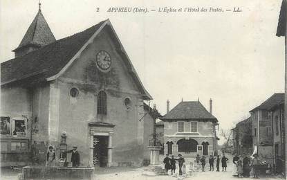 CPA FRANCE 38 "Apprieu, L'église et l'Hôtel des Postes"