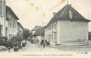 38 Isere CPA FRANCE 38 " Les Avenières, Rue de la Mairie et Place du Marché"