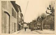 38 Isere CPA FRANCE 38 " Morestel, Grande Rue et Place des Halles"