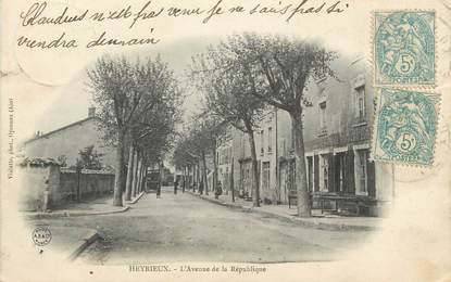 CPA FRANCE 38 " Heyrieux, L'Avenue de la République"