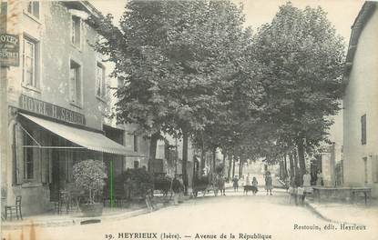 CPA FRANCE 38 " Heyrieux, Avenue de la République"