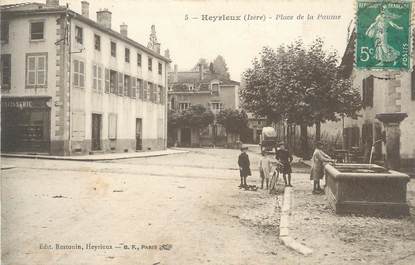 CPA FRANCE 38 " Heyrieux, Place de la Paume"