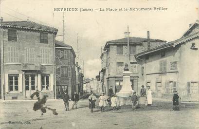 CPA FRANCE 38 " Heyrieux, La place et le monument Briller"