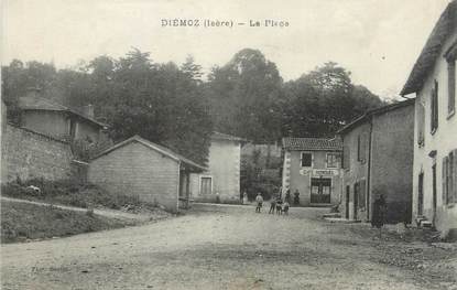 CPA FRANCE 38 " Diémoz, La place"