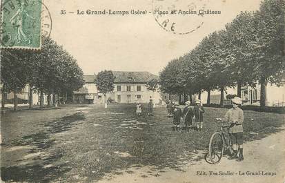 CPA FRANCE 38 " Le Grand Lemps, Place et ancien château"