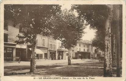 CPA FRANCE 38 " Le Grand Lemps, Un coin de la place"