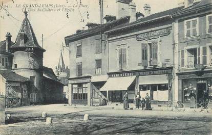 CPA FRANCE 38 " Le Grand Lemps, La place, la Tour du Château et l'Eglise"