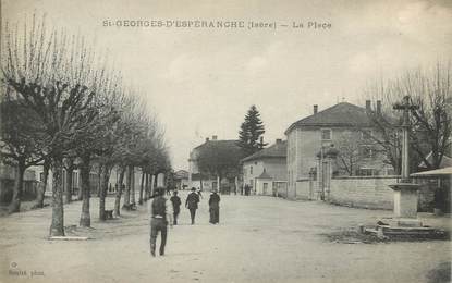 CPA FRANCE 38 " St Georges d'Espéranche, La place"