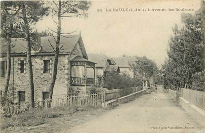 CPA FRANCE 44 "La Baule, Avenue des Bouleaux"