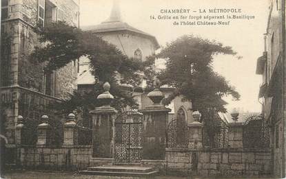 CPA FRANCE 73 " Chambéry, La grille en fer forgé séparant la Basilique de l'Hôtel Chateauneuf"