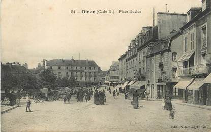/ CPA FRANCE 22 "Dinan, place Duclos"
