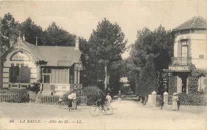 CPA FRANCE 44 "La Baule, Allée des Ifs"