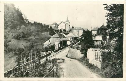 CPSM FRANCE 73 "Le Chatelard, Entrée du bourg, l'église et les Ecoles"