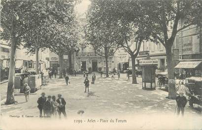 CPA FRANCE 13 " Arles, Place du Forum"