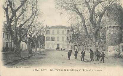 CPA FRANCE 13 " Berre, Boulevard de la République et l'Ecole de Garçons"