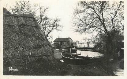 CPSM FRANCE 13 " Marignane, Les Cabanes à l''Etang de Bolmon"