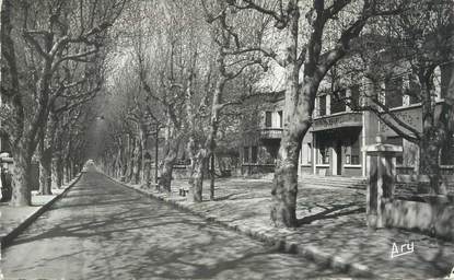 CPSM FRANCE 13 " La Penne sur Huveaune, Boulevard de la Gare, Ecole et Mairie"