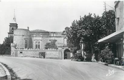 CPSM FRANCE 13 " La Roque d'Anthéron, Le château et Place du Badereau"