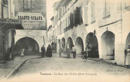 CPA FRANCE 13 " Tarascon, La Rue des Halles"