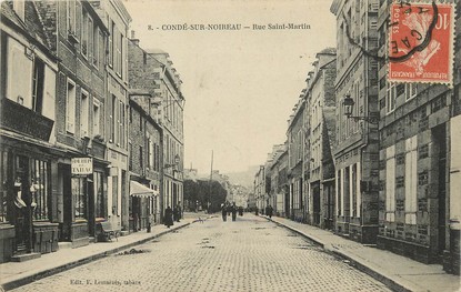 / CPA FRANCE 14 "Condé sur Noireau, rue Saint Martin"