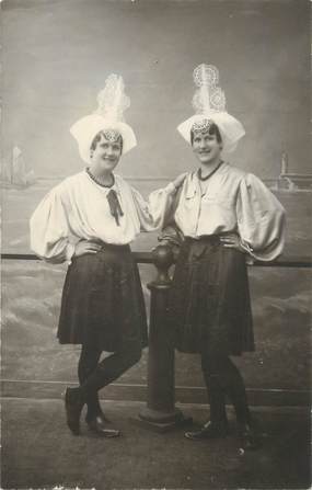 CARTE PHOTO FRANCE 85 " Les Sables d'Olonne" / SABLAISES / FOLKLORE