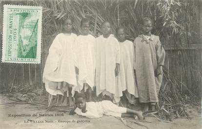 CPA FRANCE 44 " Nantes, Groupe de garçons"/ Exposition de 1904 / VILLAGE NOIR"